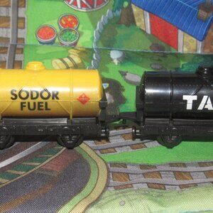 Thomas ERTL Diecast Train Engine Track Sodor Fuel and Tar Tanker